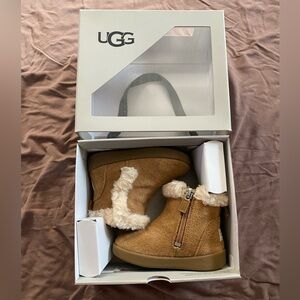 UGG toddler size 4/5!!